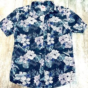 Levi’s short sleeve men’s button down shirt in blue and purple